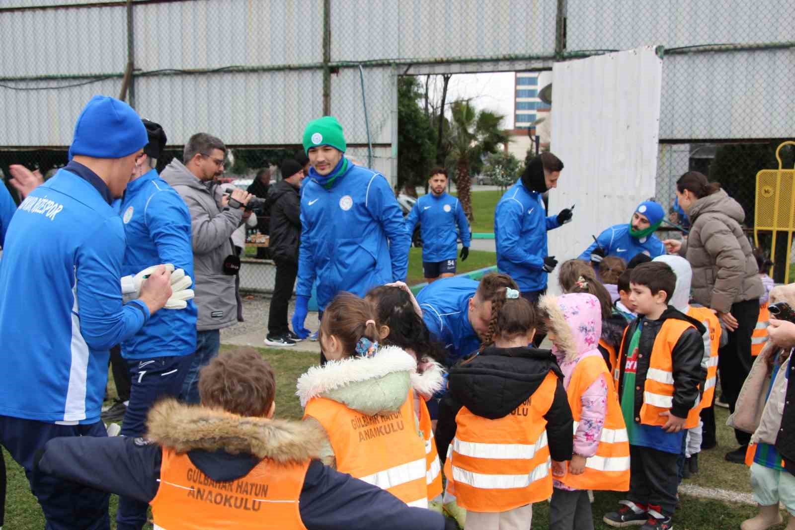 Miniklerden, Rizespor’a ziyaret
Miniklerden, Rizespor’a ziyaret