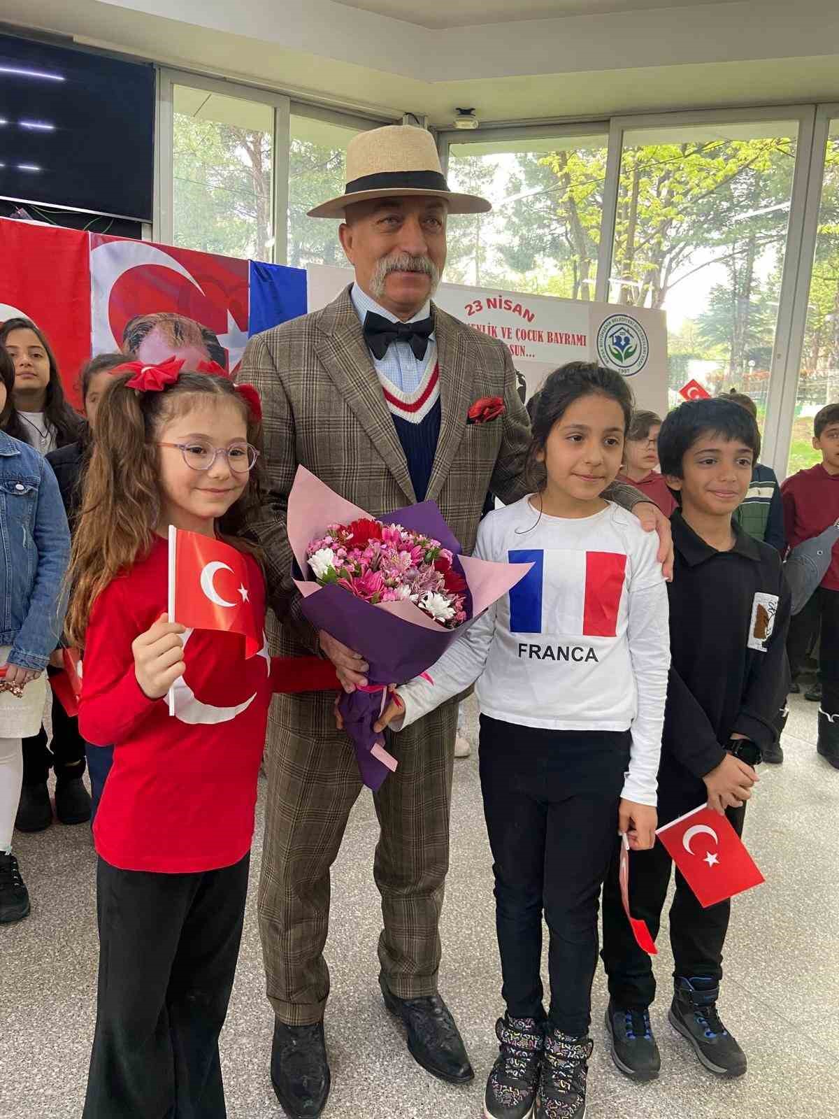 Miniklerden yürek ısıtan 23 Nisan kutlaması
