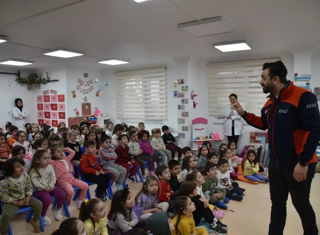 Miniklere deprem bilinci aşılandı
