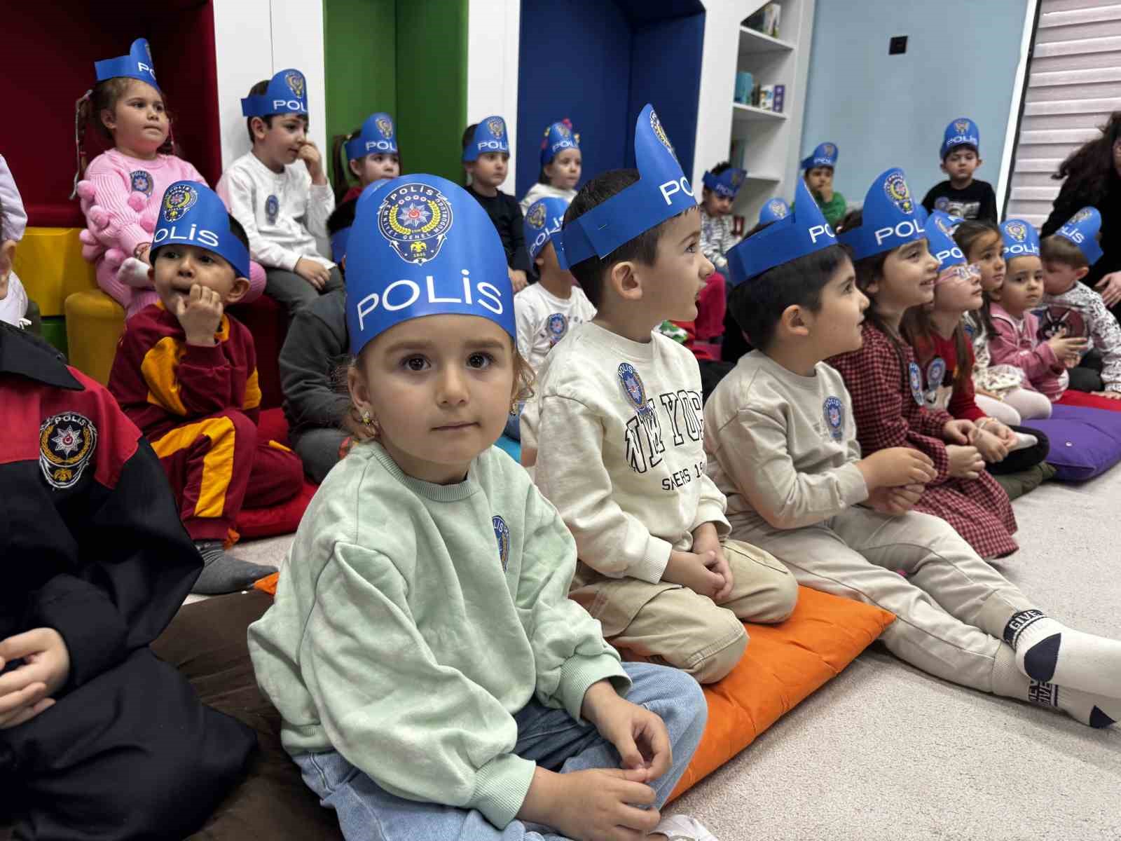 Miniklere polislik mesleği tanıtıldı
