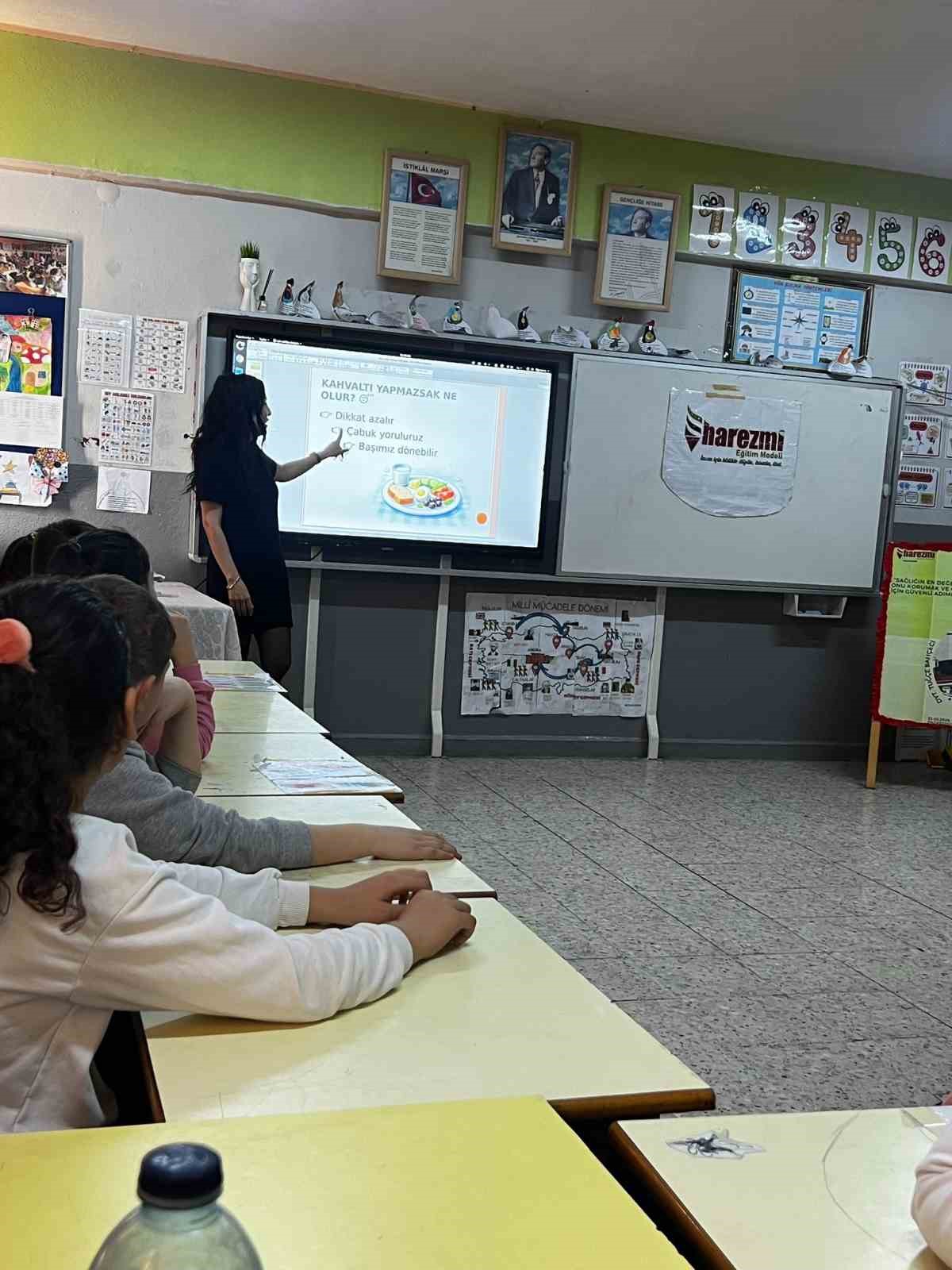 Miniklere sağlıklı beslenme anlatıldı
