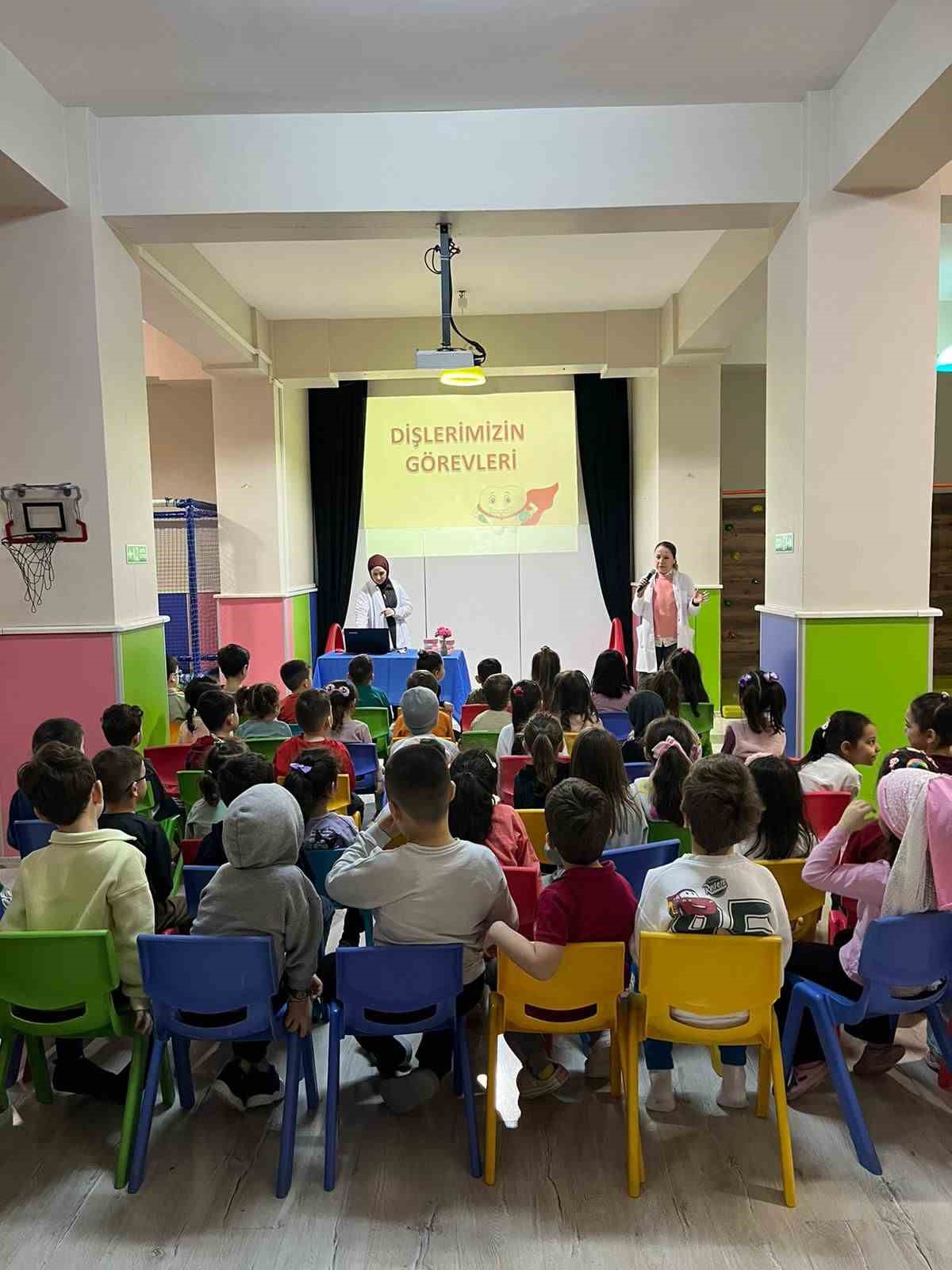 Minilere ağız ve diş sağlığı eğitimi
