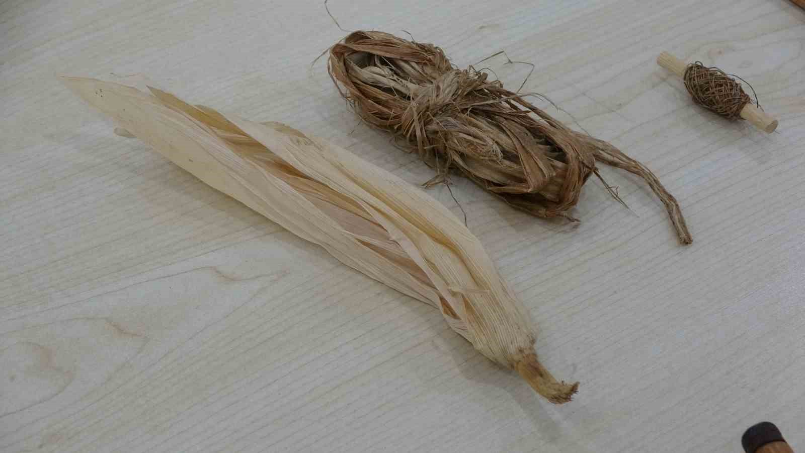 Mısır koçanı kıyafet oldu
