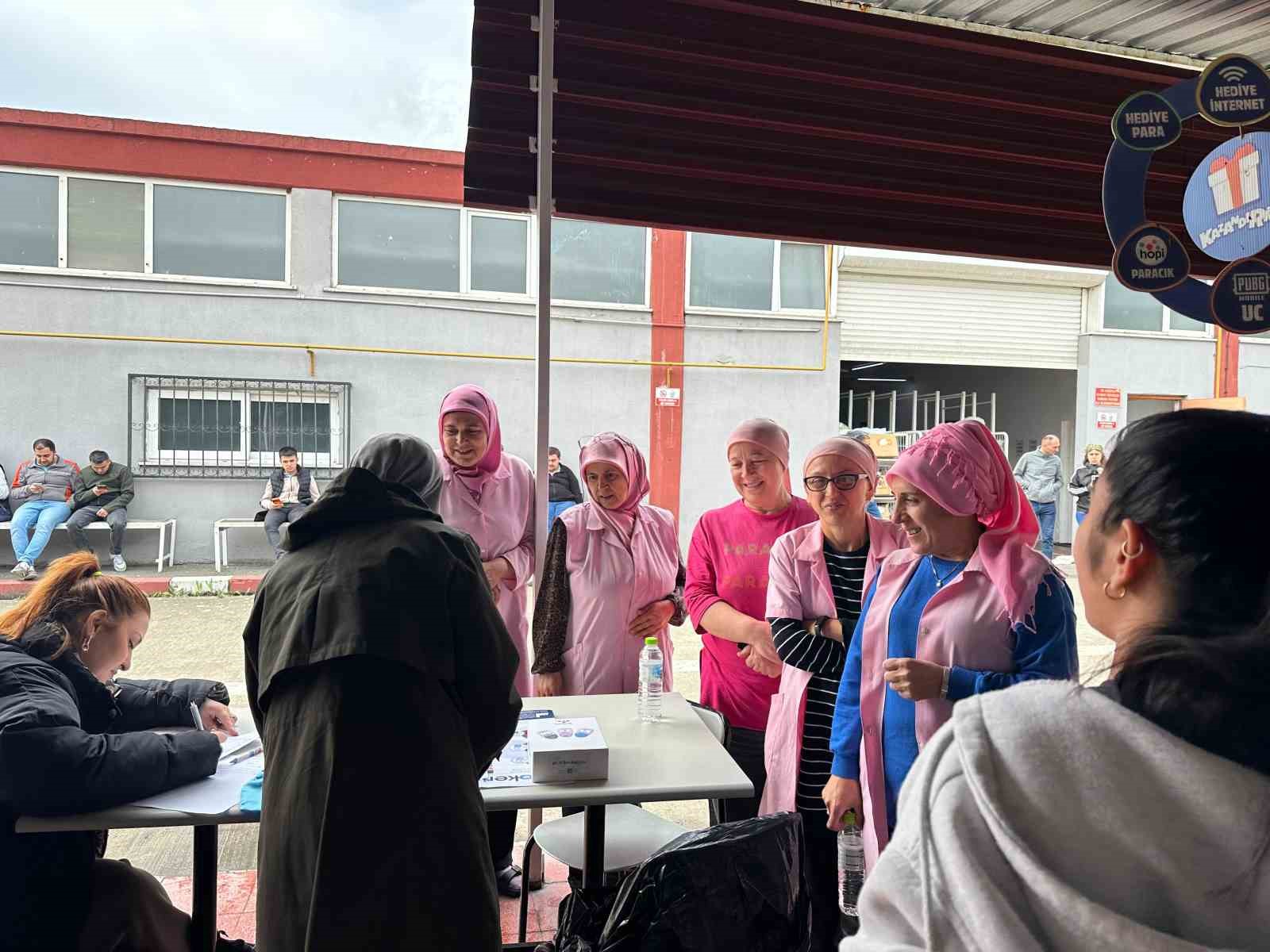 Mobil sigara bırakma polikliniğine kadın işçilerden yoğun ilgi
