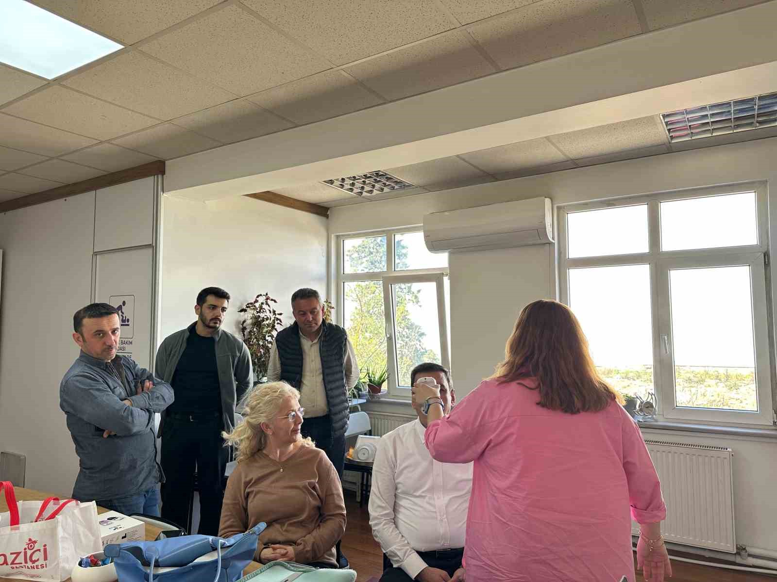 Mobil sigara bırakma polikliniğine kadın işçilerden yoğun ilgi
