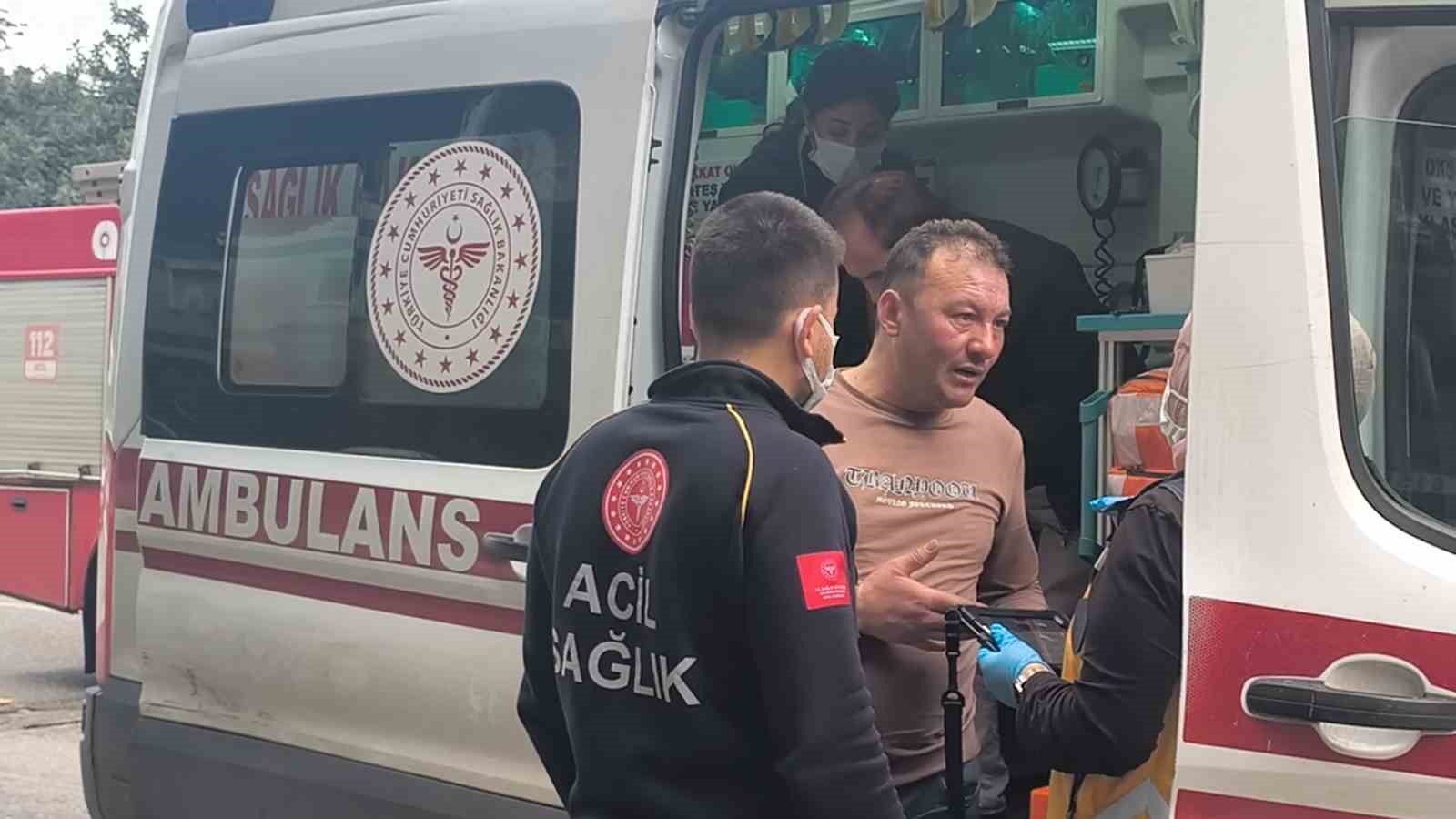 Mobilya imalathanesindeki yangında 3 kişi dumandan etkilendi
