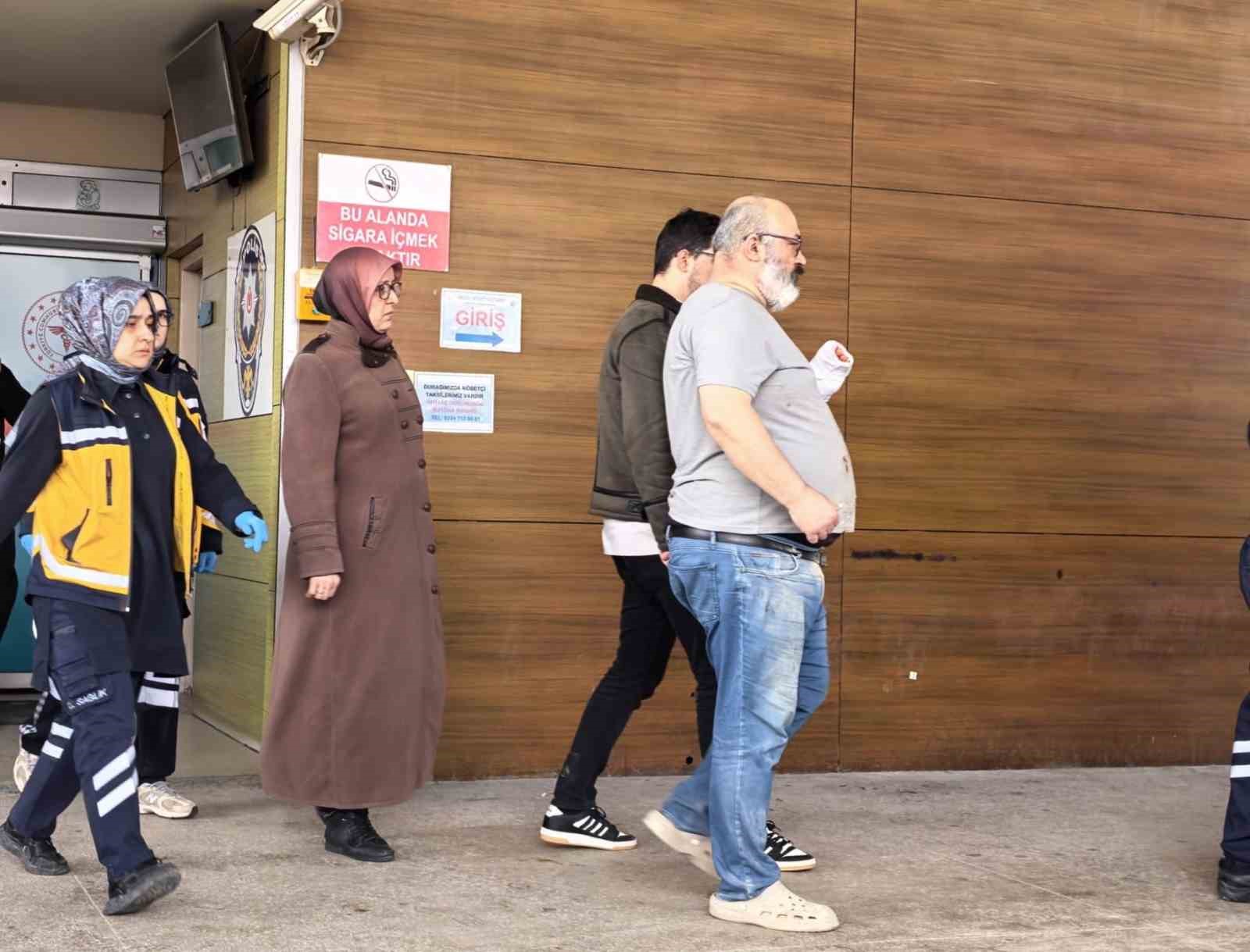 Mobilya ustası, 3 parmağını frezeye kaptırdı
