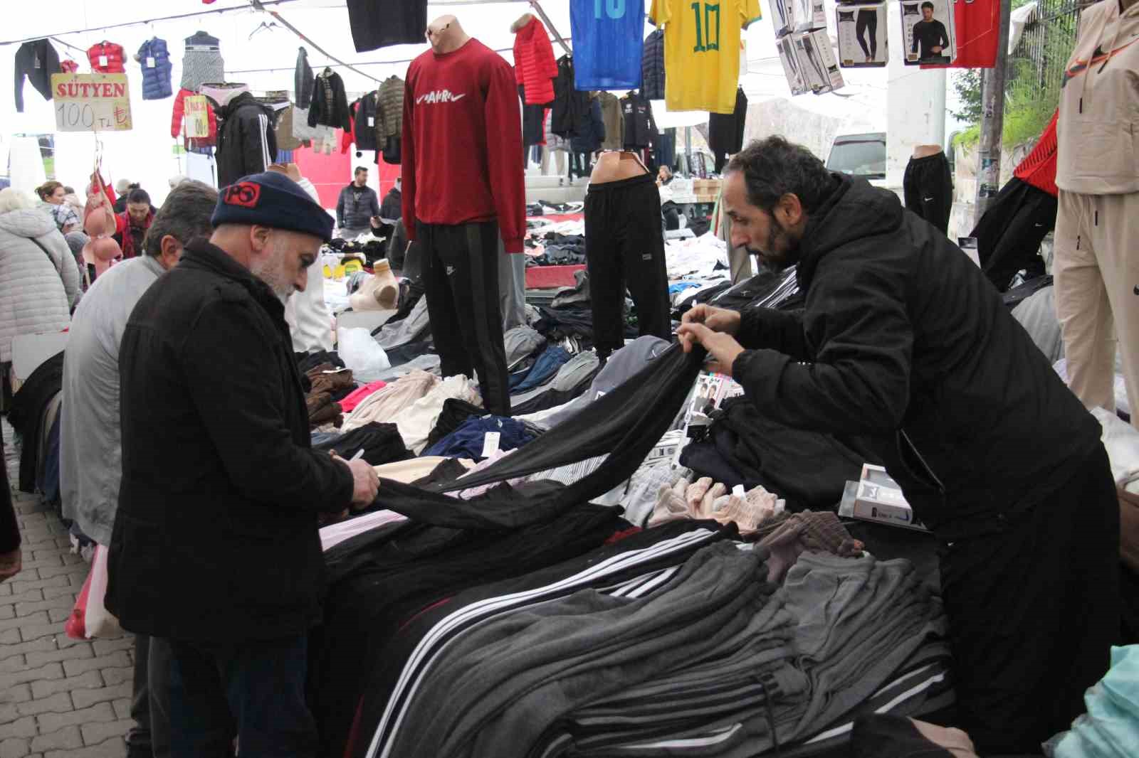 Modayı uygun fiyata takip etmek isteyenler bu pazarda buluşuyor
