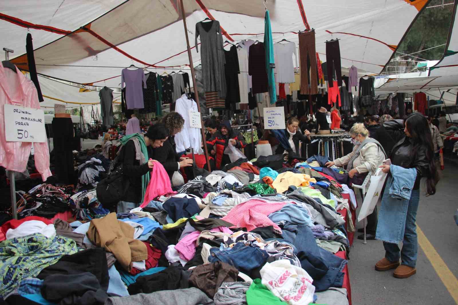 Modayı uygun fiyata takip etmek isteyenler bu pazarda buluşuyor
