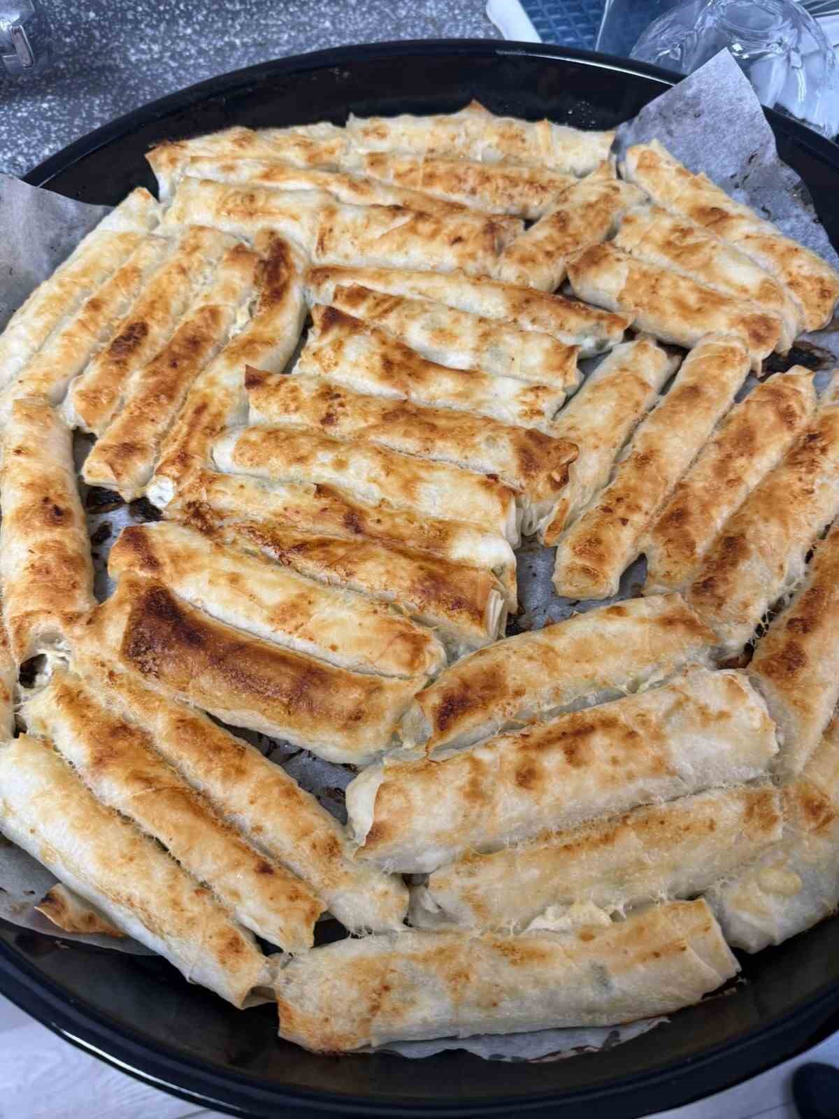 Mola Evi’nde, özel öğrenciler birlikte börek ve kurabiye yaptı
Mola Evi’nde, özel öğrenciler birlikte börek ve kurabiye yaptı