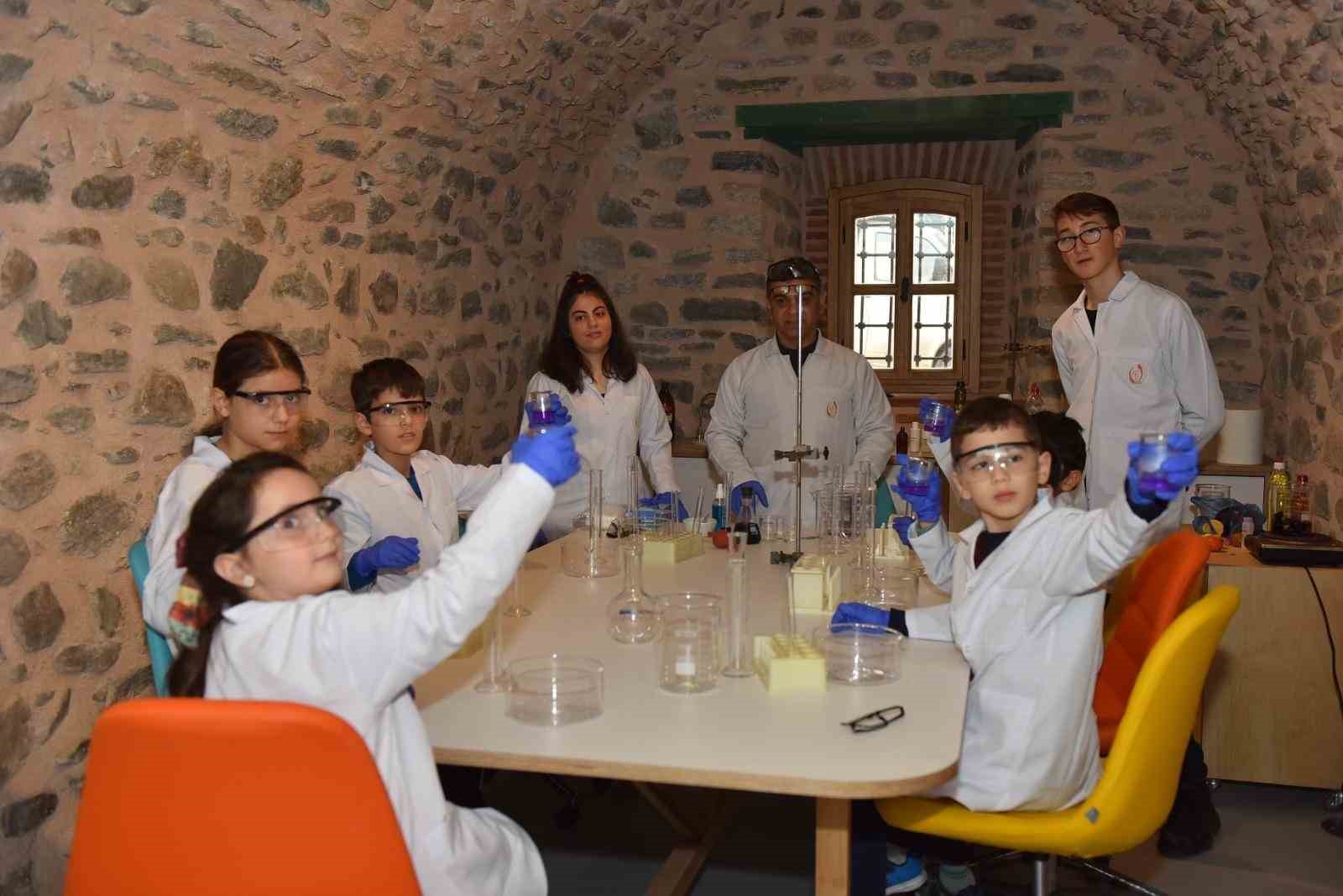 Molla Yegan Çocuk Üniversitesi’ne yoğun ilgi
Molla Yegan Çocuk Üniversitesi’ne yoğun ilgi