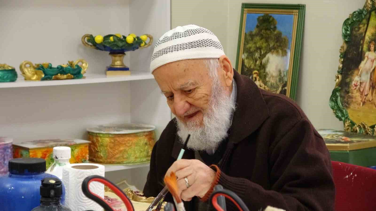 Moral Evi’nin renkli kişiliği çevresine neşe saçıyor
