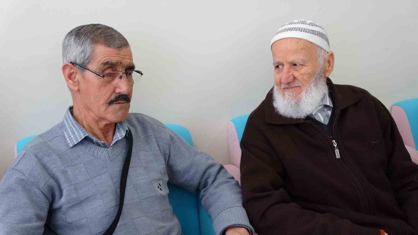 Moral Evi’nin renkli kişiliği çevresine neşe saçıyor
