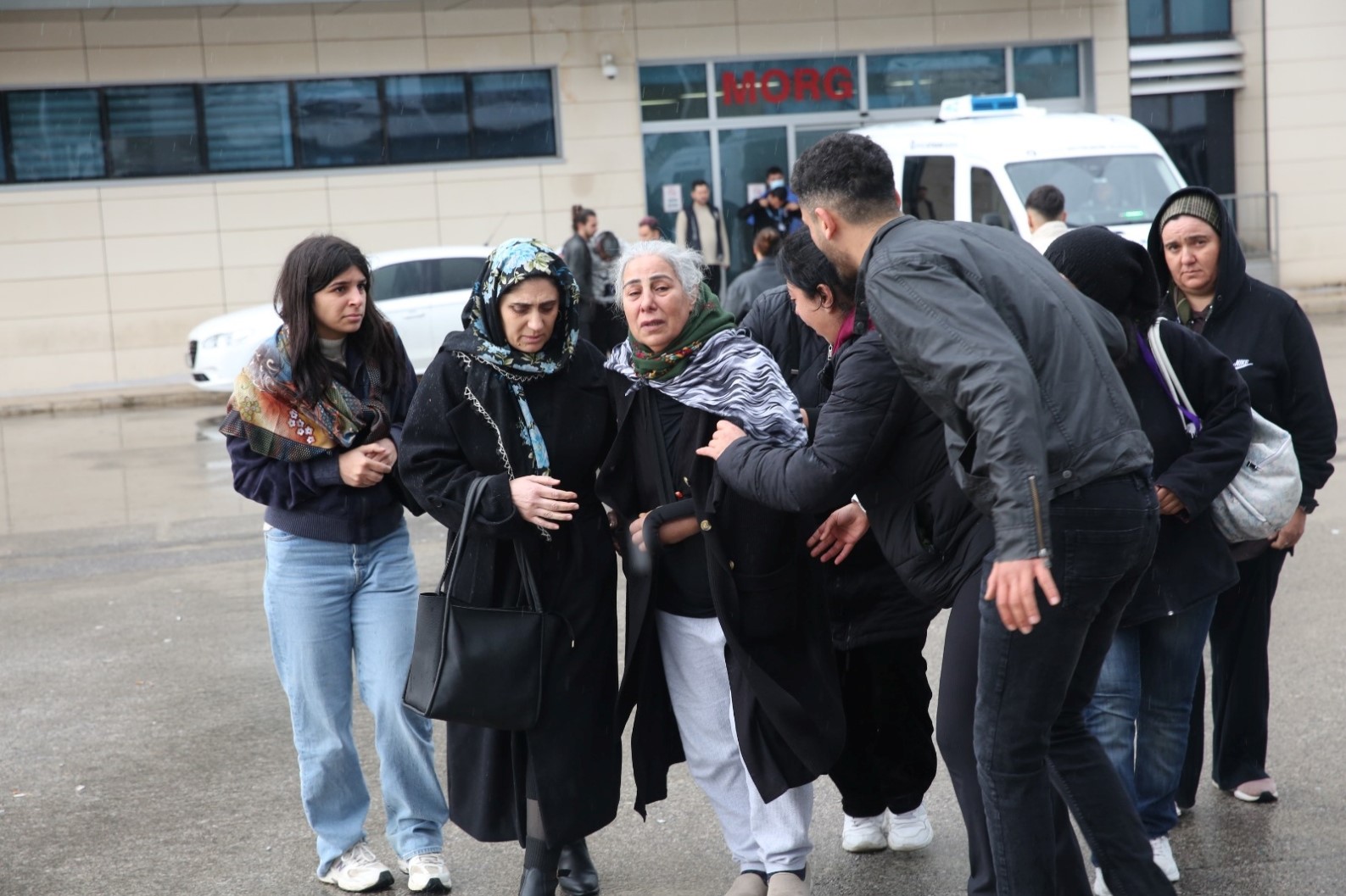 Motokurye feci kazada hayatını kaybetti, son yolculuğuna meslektaşları konvoyla uğurladı
