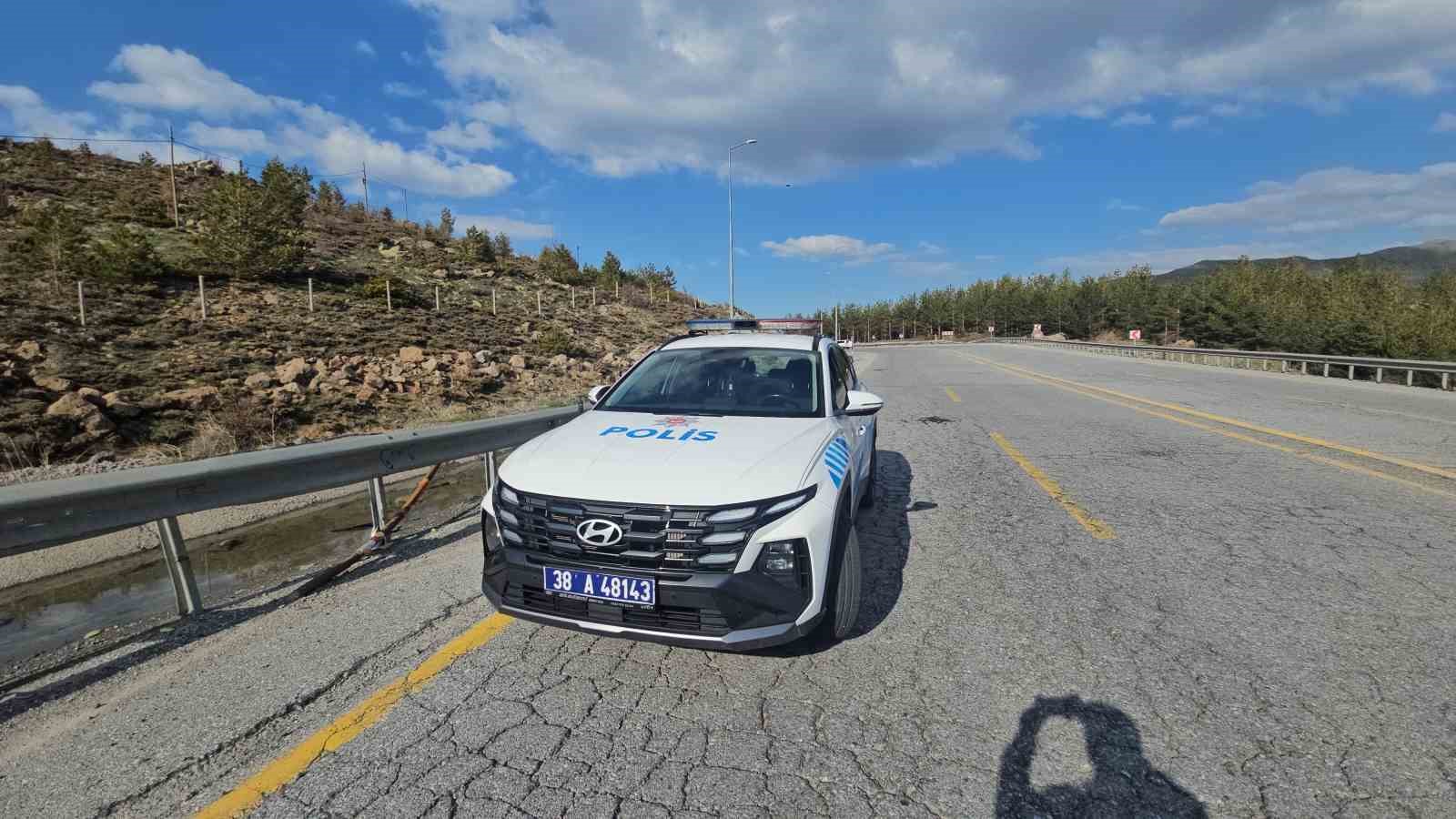 Motosiklet bariyere çarptı: 1 yaralı
