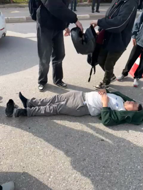 Motosiklet ile bisiklet çarpıştı, 3 kişi yaralandı
