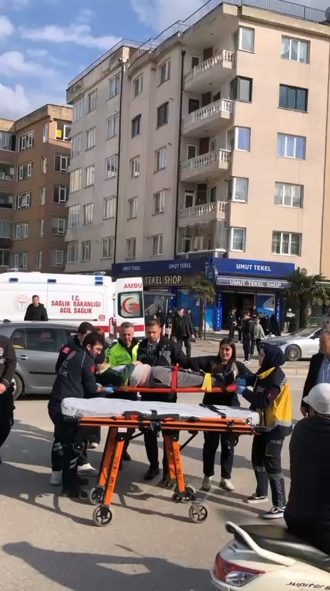 Motosiklet ile bisiklet çarpıştı, 3 kişi yaralandı
