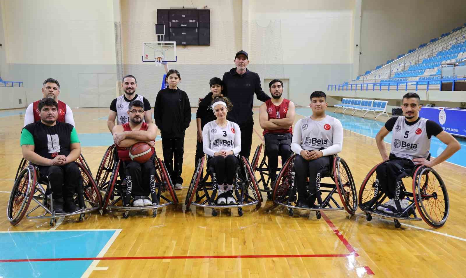 Motosiklet kazasında engelli kalan genç kız, hayata basketbolla tutundu
