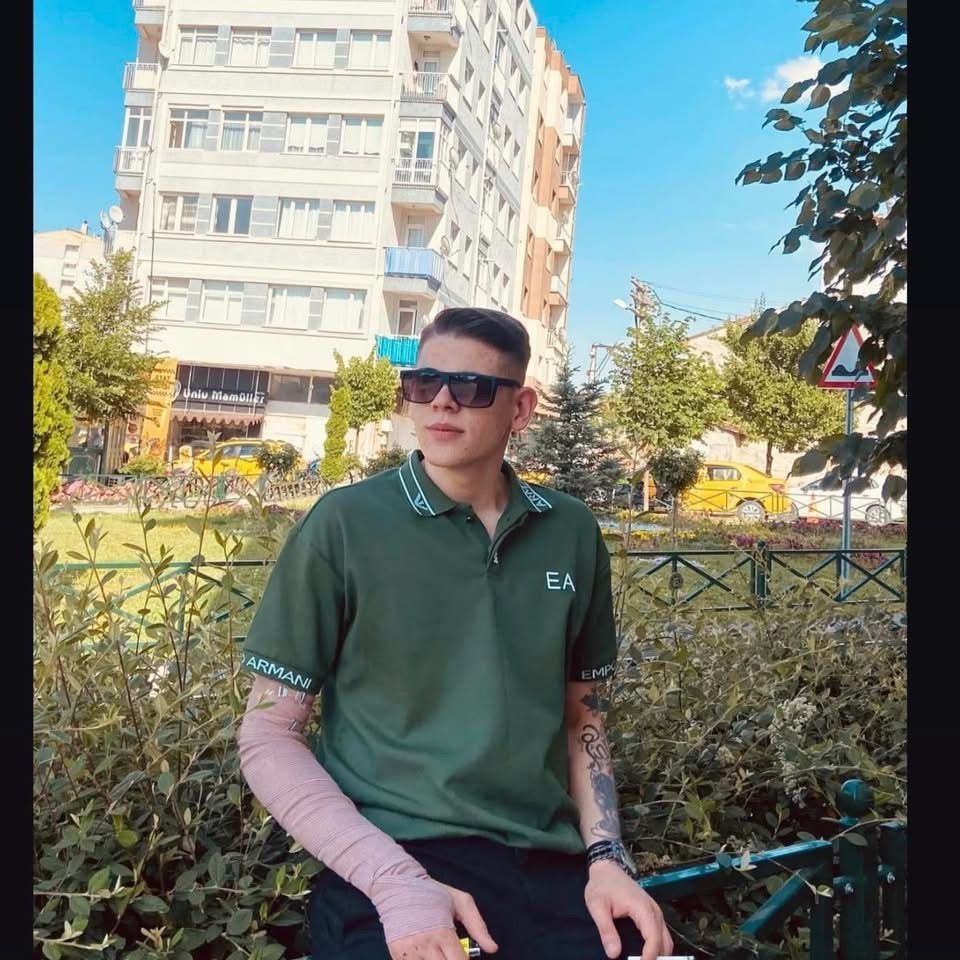 Motosiklet kazasında hayatını kaybeden 20 yaşındaki genç son yolculuğuna uğurlandı
