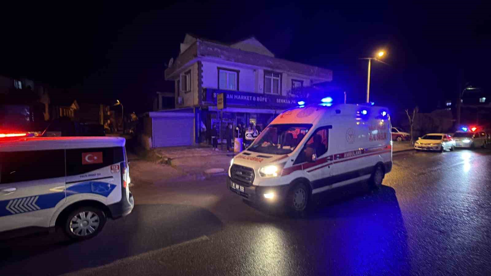 Motosiklet kazasında yaralanıp hastaneye gitmek istemeyen genci polis ikna etti
