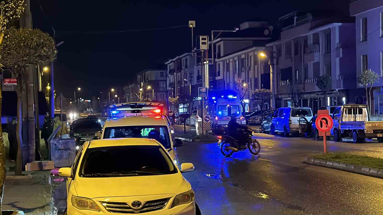 Motosiklet kazasında yaralanıp hastaneye gitmek istemeyen genci polis ikna etti
