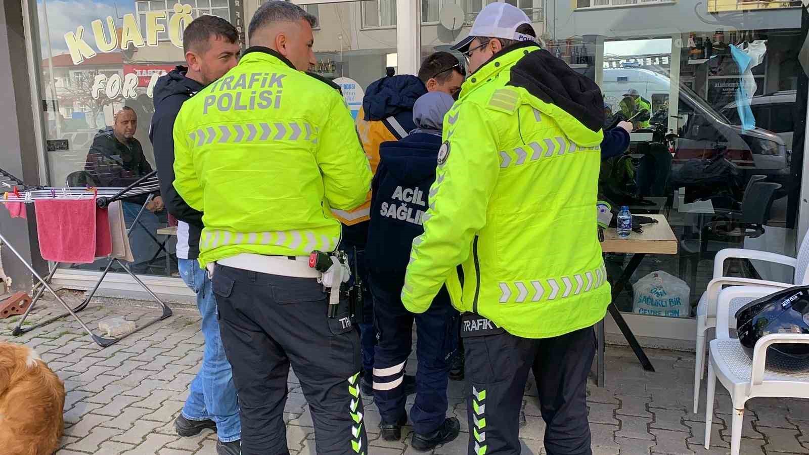 Motosiklet otomobile arkadan çarptı: 1 yaralı
