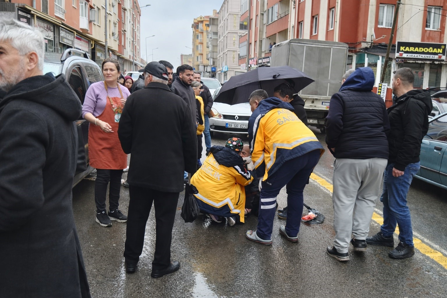 Motosiklet yayaya çarptı: 1 yaralı
