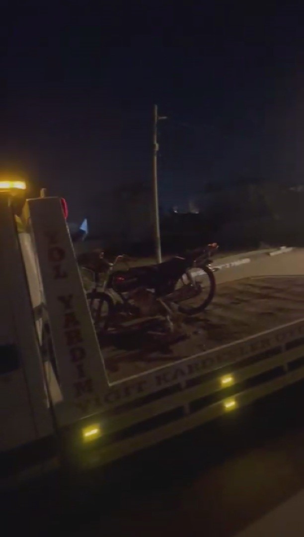 Motosikleti 40 bin TL etmezken kendisi 285 bin TL ceza yedi
Motosikleti 40 bin TL etmezken kendisi 285 bin TL ceza yedi