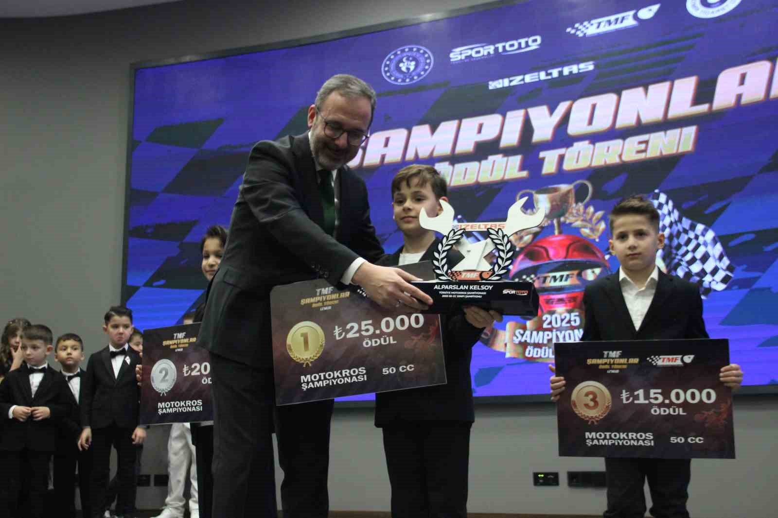 Motosikletin şampiyonları kupalarına İzmir’de kavuştu
