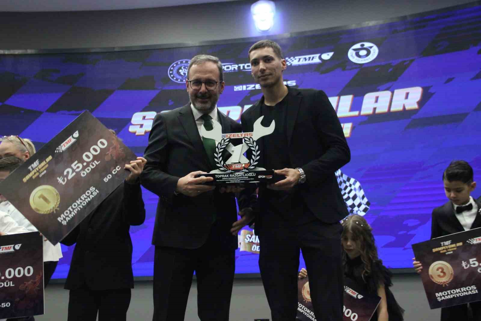 Motosikletin şampiyonları kupalarına İzmir’de kavuştu
