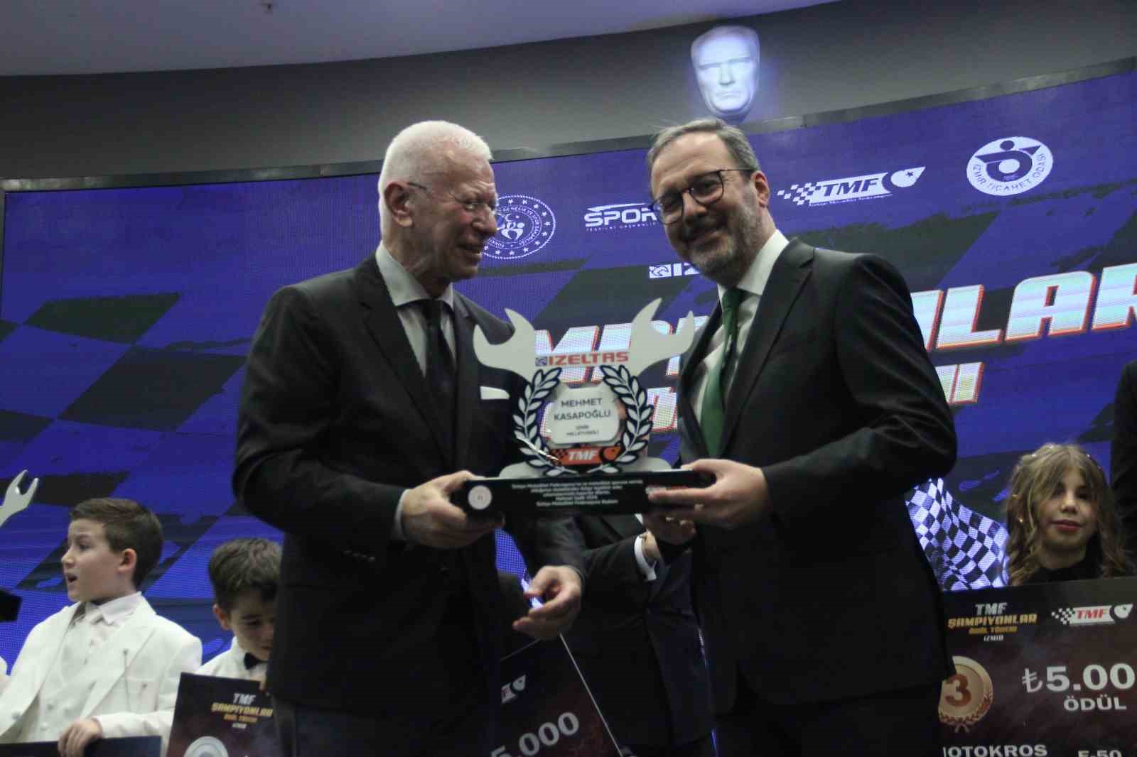 Motosikletin şampiyonları kupalarına İzmir’de kavuştu
