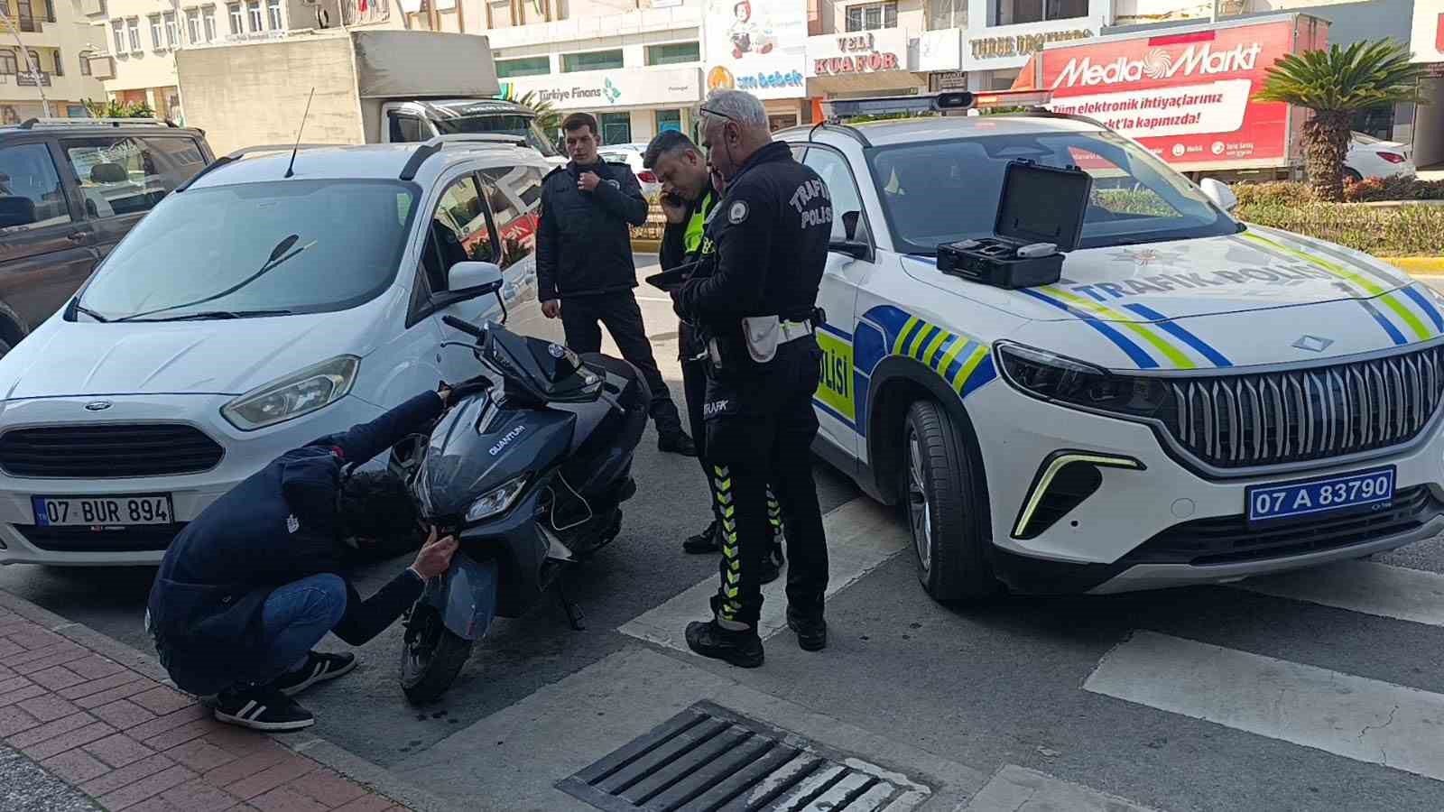 Motosikletini devirdi, 48 bin ceza yedi
