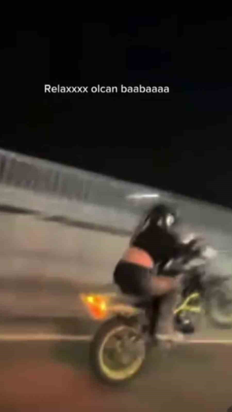 Motosikletinin önünü kaldırdığı anları paylaşarak ‘Relax olacaksın baba’ yazan motosiklet sürücüsüne ceza
