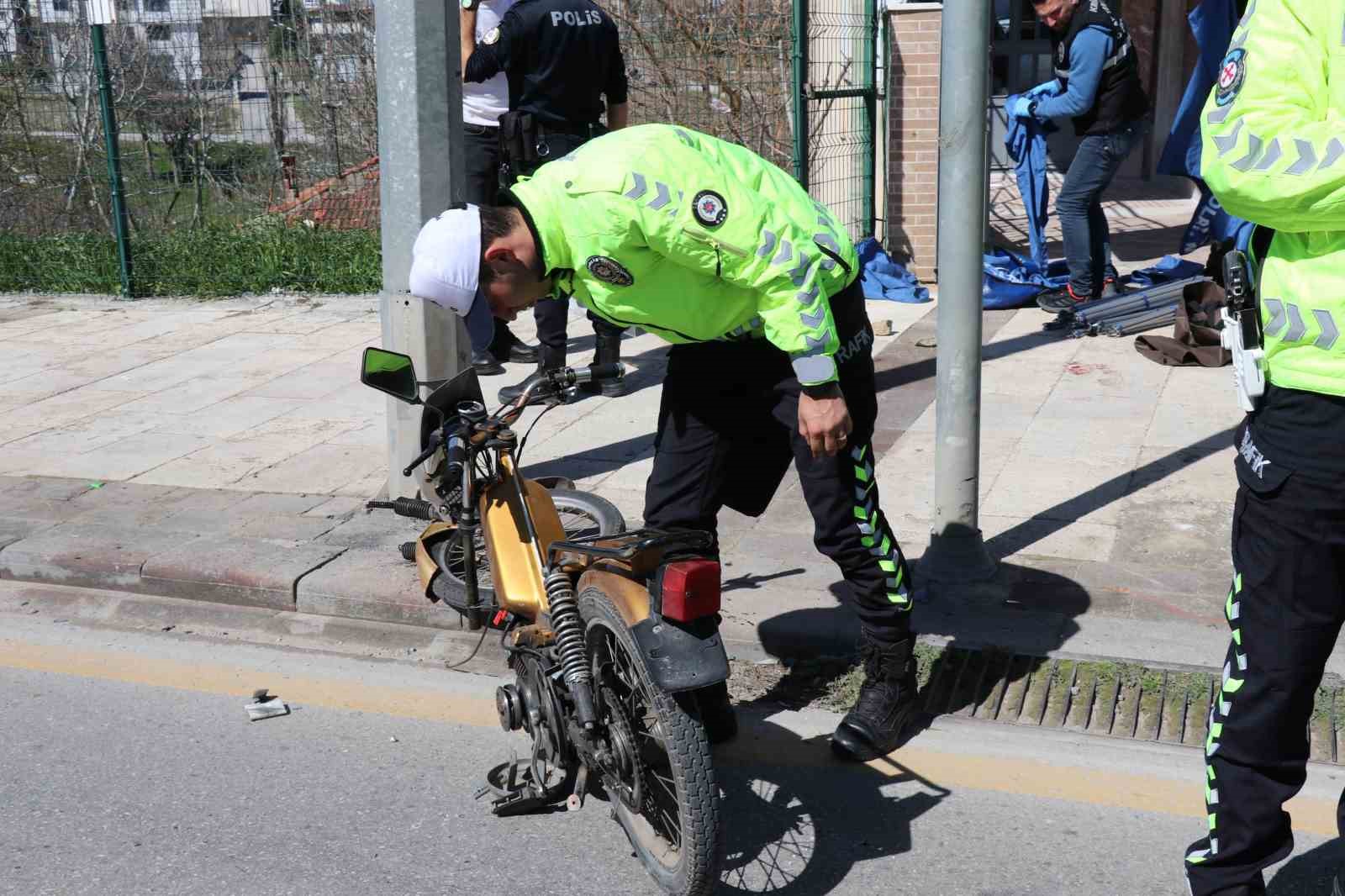 Motosikletiyle yaya geçidinden geçmek isten adam hayatını kaybetti
