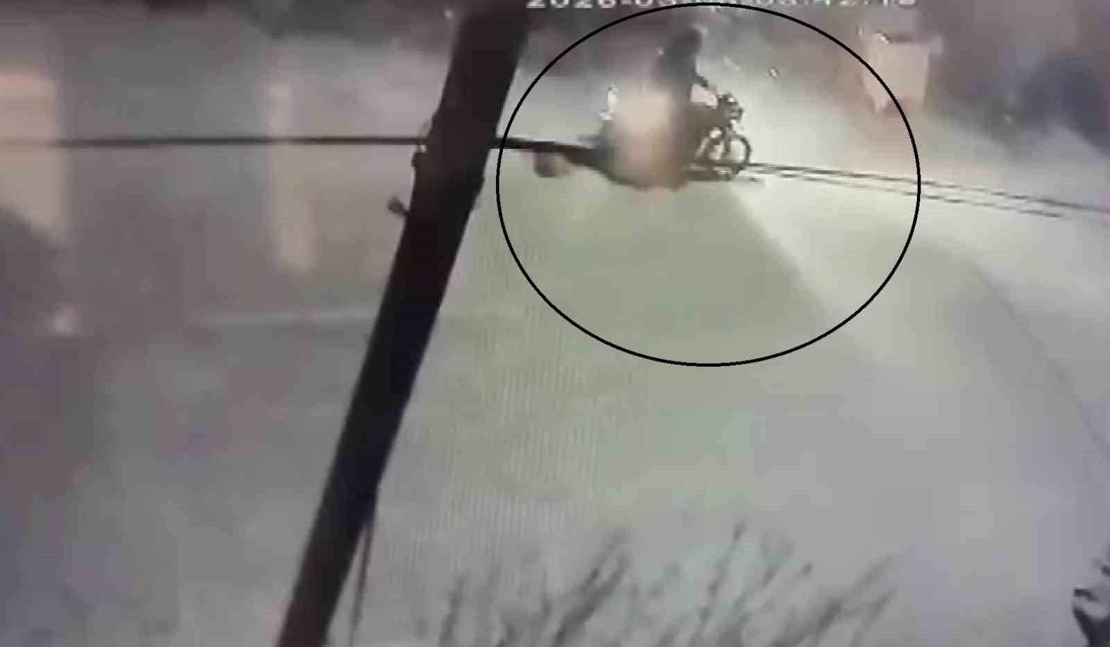 Motosikletle gelip, borçlusunun evine kurşun yağdırdı
