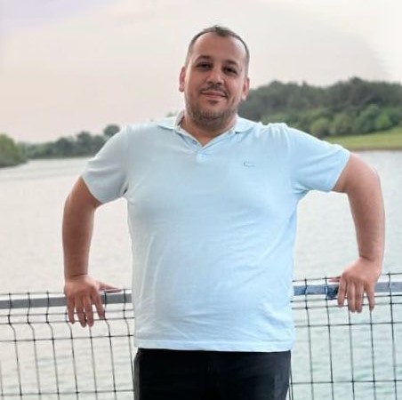 Motosikletle gelip, iş yeri sahibini başından vurup öldürdü
