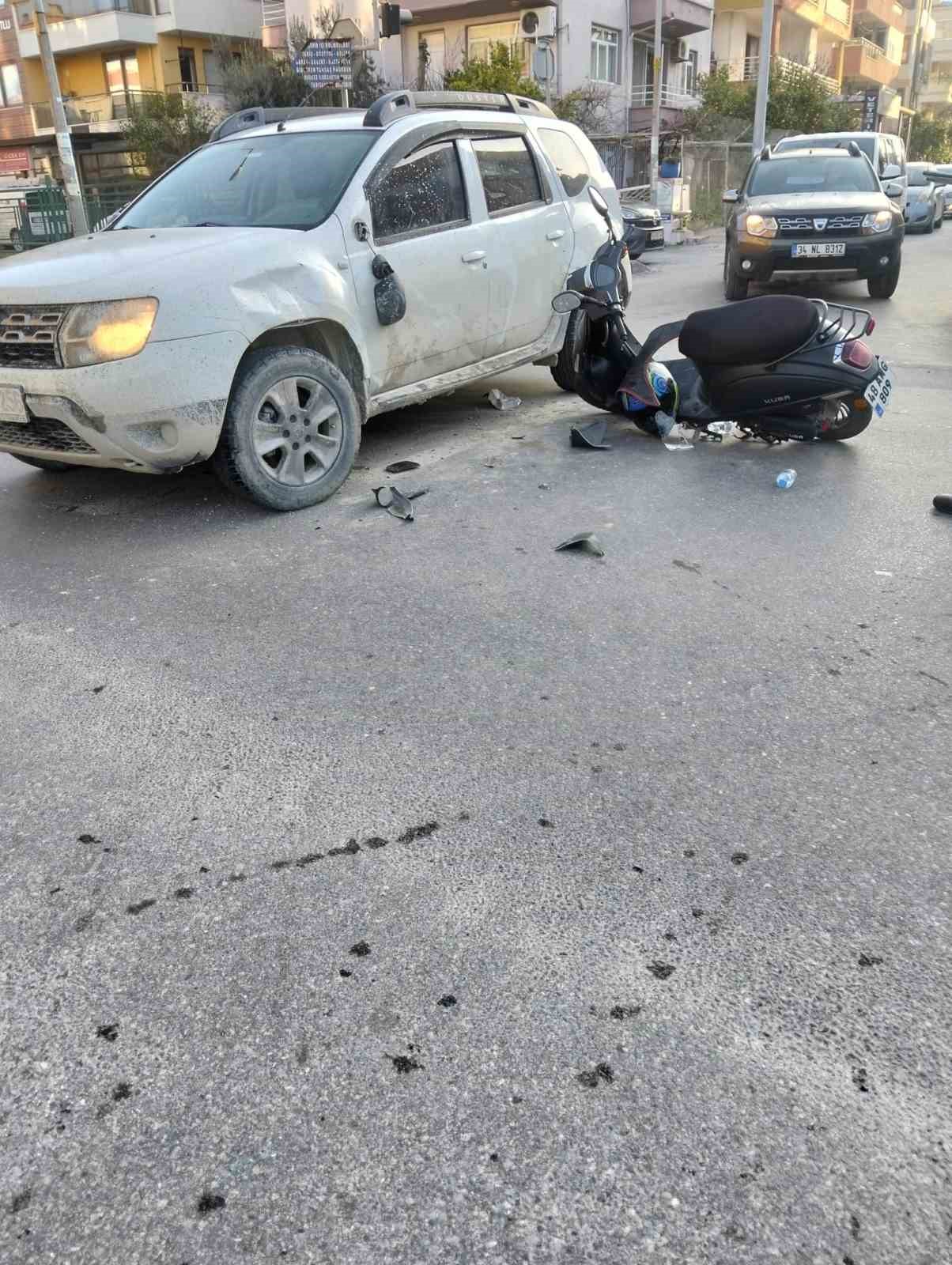 Motosikletle otomobil çarpıştı: 1 yaralı
