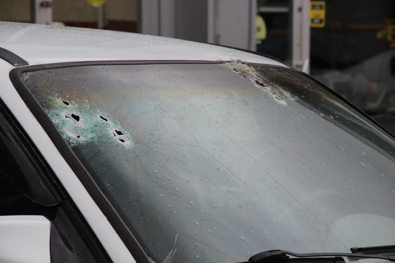 Motosikletli saldırganlar aynı iş yerini ikinci kez kurşun yağmuruna tuttu: O anlar kamerada
