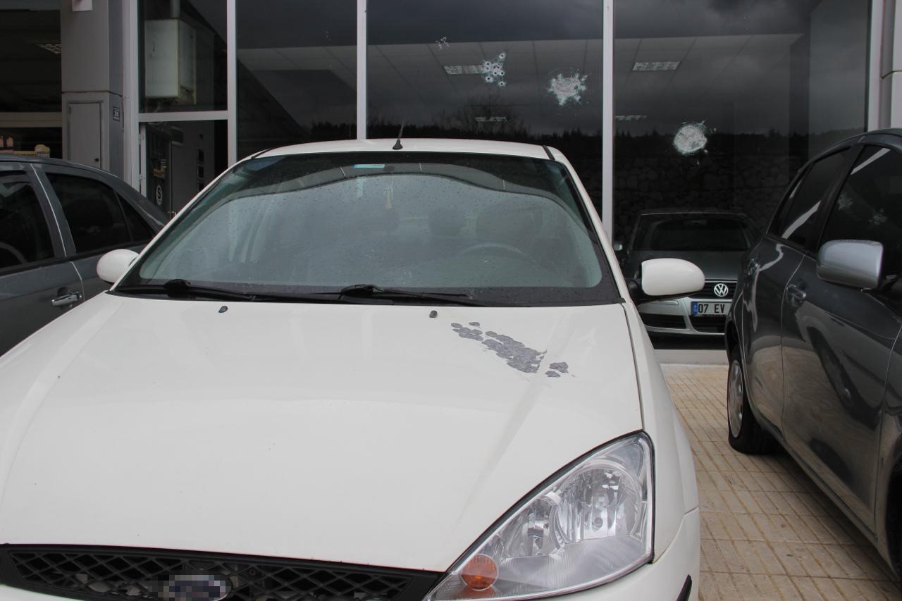 Motosikletli saldırganlar aynı iş yerini ikinci kez kurşun yağmuruna tuttu: O anlar kamerada
