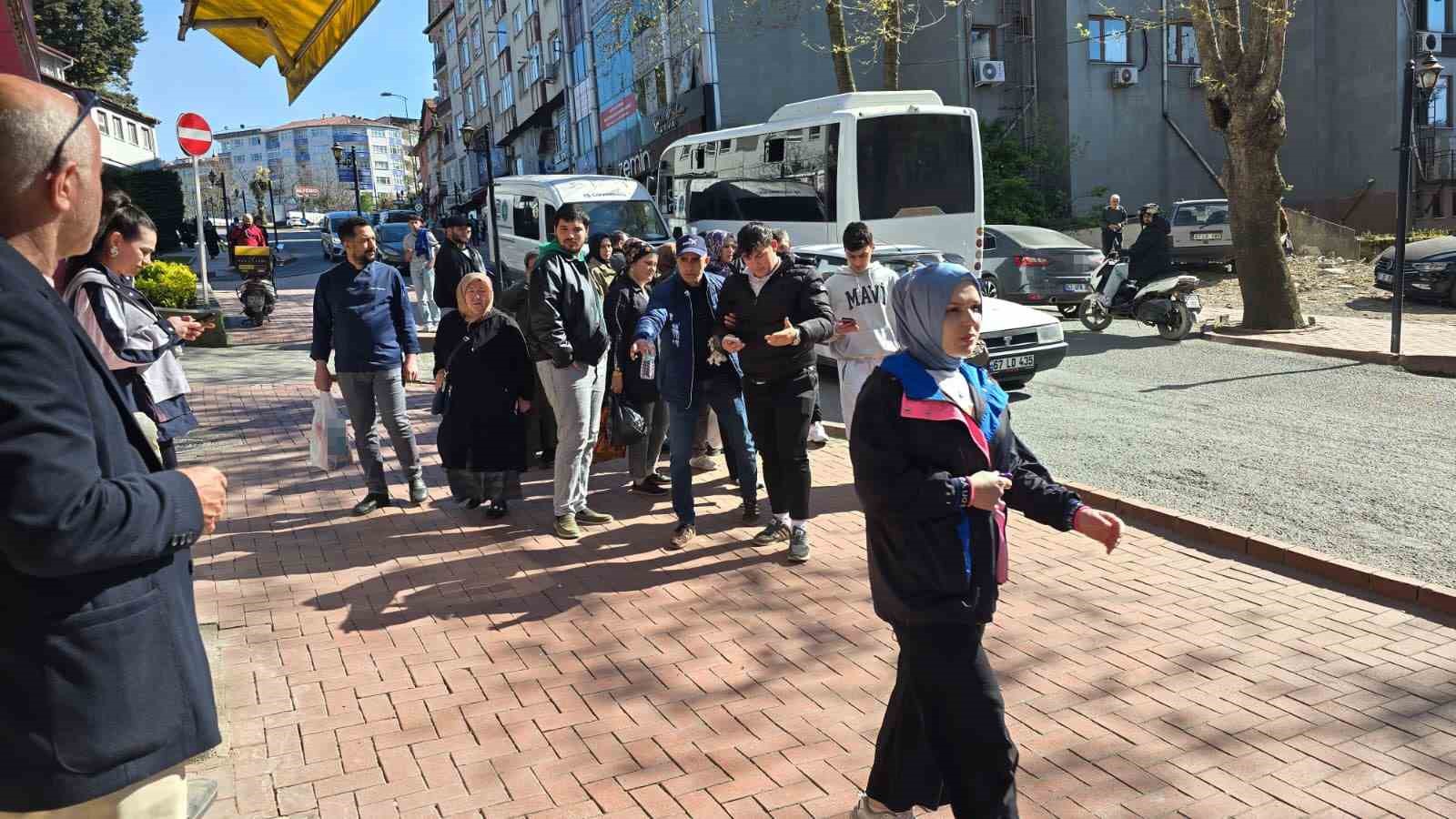 Motosikletli yayadan kaçarken kaza yaptı
