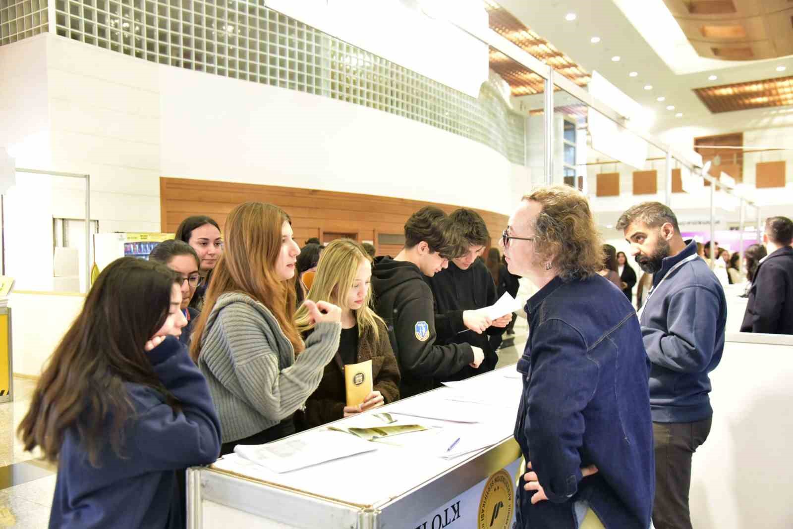 MSKÜ, tercih ve tanıtım fuarında aday öğrencilerle buluştu
