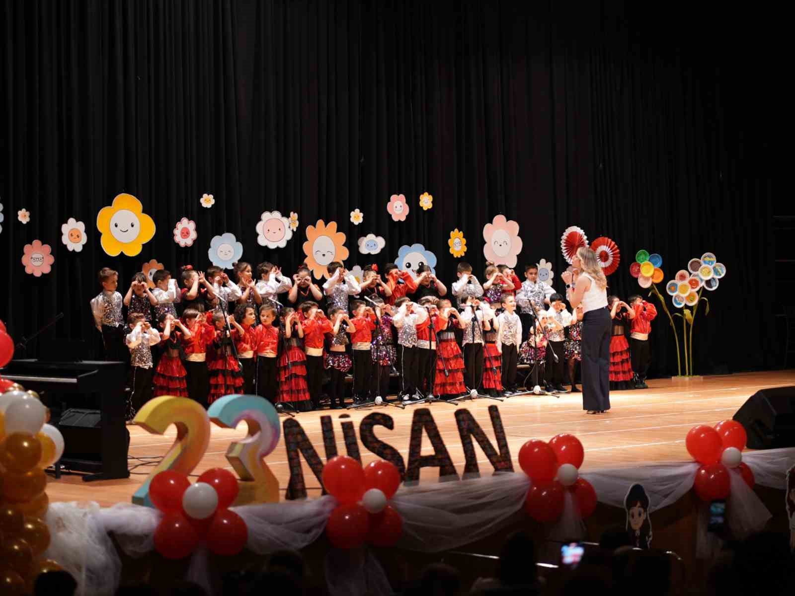 MTK Koleji 23 Nisan programını yoğun katılımla gerçekleştirdi
