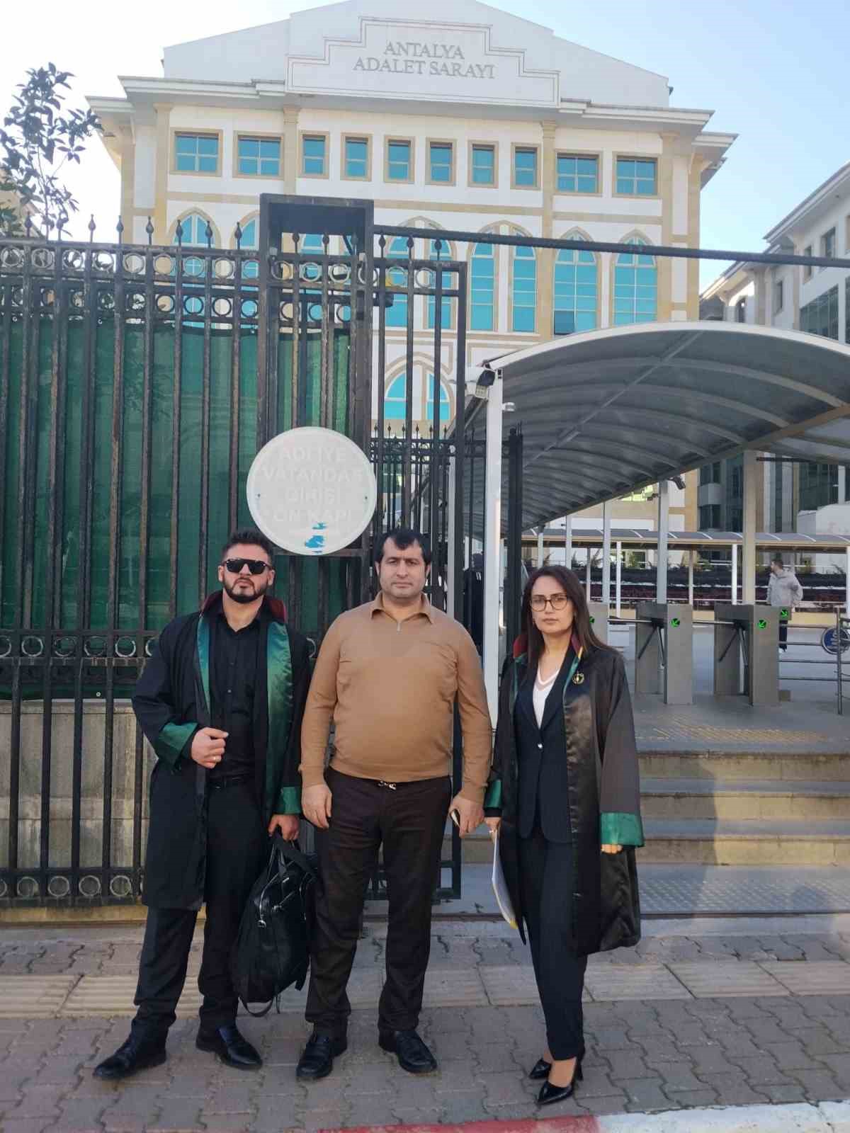 Muay Thai Federasyon Başkanı’na bıçaklı saldırı davasında karar: Tutuklu sanıklara 17 buçuk yıl hapis
Muay Thai Federasyon Başkanı’na bıçaklı saldırı davasında karar: Tutuklu sanıklara 17 buçuk yıl hapis