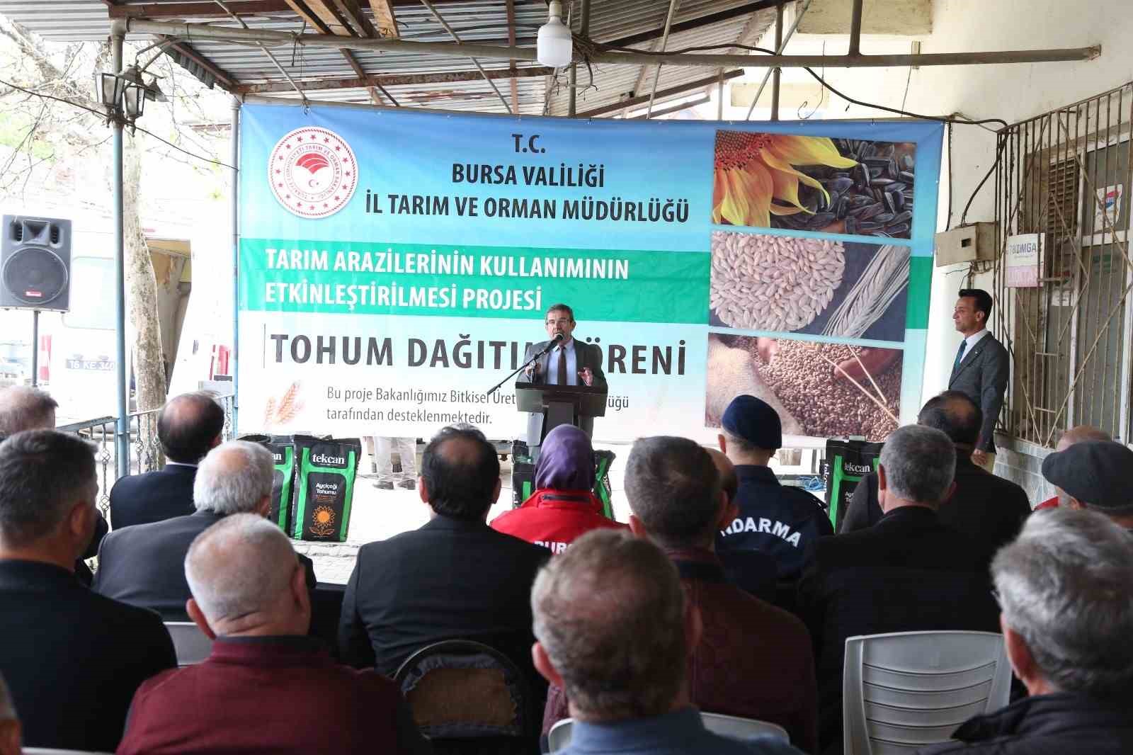 Mudanya Çayönü Mahallesi’nde yağlık ay çiçek tohumu dağıtımı yapıldı
