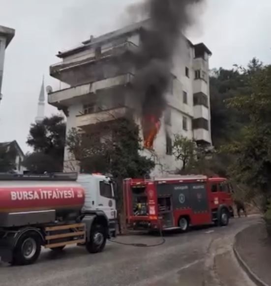 Mudanya’da apartmanda yangın paniği
