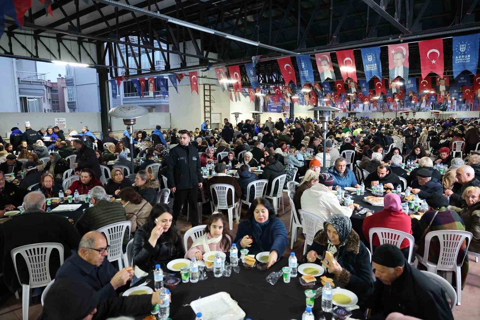 Mudanya’da gönüller bir oldu sofralar bereketle doldu
Mudanya’da gönüller bir oldu sofralar bereketle doldu