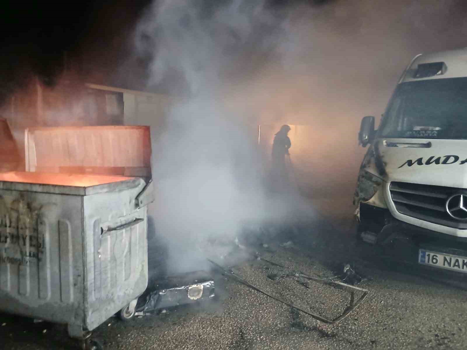 Mudanya’da minibüs duraklarında yangın paniği
