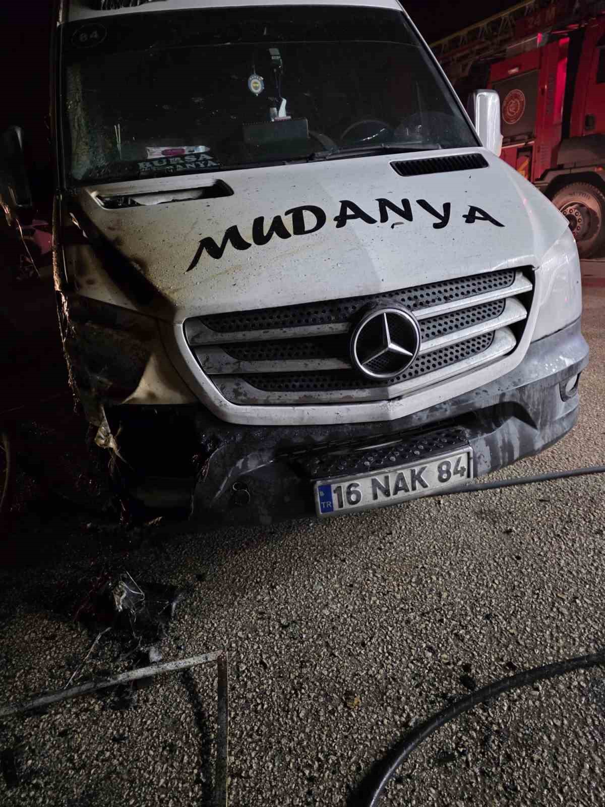 Mudanya’da minibüs duraklarında yangın paniği
