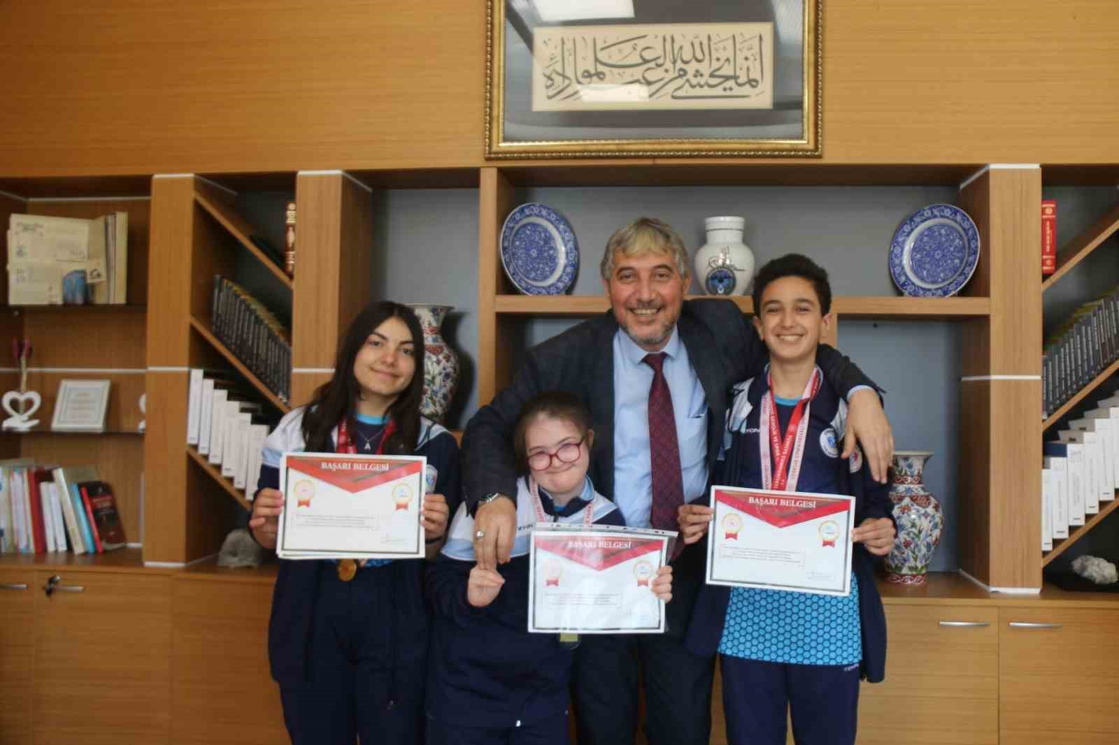 Müdür Yılmaz, şampiyon sporcuları tebrik etti
