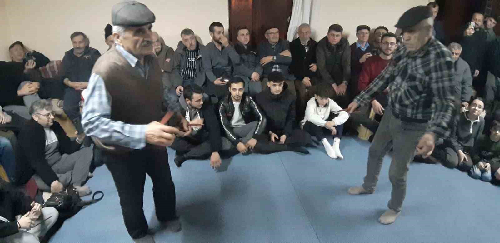 Mudurnu’da geleneksel ‘Birikme Gecesi’nde güldüren anlar
